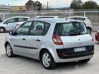 Usata Renault Scénic II Dynamique 106 CV (77 kW) 2006 Grigio Monovolume