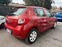 Usata Dacia Sandero Lauréate 75 CV (55 kW) 2014 Rosso Berlina