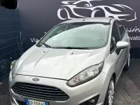 Usado Ford Fiesta Titanium 75 CV (55 kW) 2015 Gris Utilitario