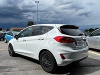 Usata Ford Fiesta 70 CV (51 kW) 2018 Bianco Utilitaria