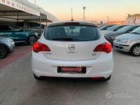 Usata Opel Astra Cosmo 150 CV (110 kW) 2010 Bianco Berlina