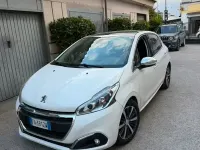 Usata Peugeot 208 75 CV (55 kW) 2015 Bianco Utilitaria