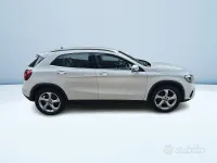 Usata Mercedes GLA200 156 CV (114 kW) 2019 Bianco pastello SUV