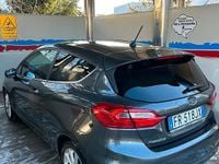 Usata Ford Fiesta 85 CV (62 kW) 2018 Grigio Utilitaria