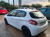Usata Peugeot 208 Active 68 CV (50 kW) 2015 Bianco Utilitaria