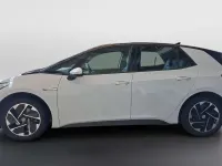 Usata VW ID.3 Pro Performance 69 kW (95 CV) 2023 Bianco/tetto nero Utilitaria