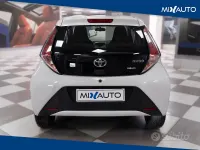 Usata Toyota Aygo Cool 69 CV (50 kW) 2016 Bianco Utilitaria
