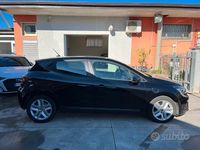 Begagnad Renault Clio V Evolution 100 HK (73 kW) 2022 Svart Sedan