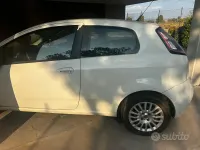 Usata Fiat Grande Punto 65 CV (47 kW) 2013 Bianco Utilitaria