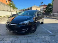 Używany Opel Astra 110 KM (80 kW) 2011 Czarny Sedan/Limuzyna