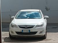 Usata Opel Astra 110 CV (80 kW) 2011 Bianco Berlina