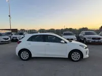 Usata Kia Rio 82 CV (60 kW) 2017 Bianco Berlina