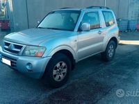 Usata Mitsubishi Pajero 160 CV (117 kW) 2004 Grigio SUV