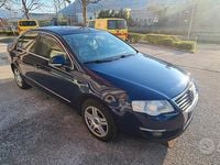 Usata VW Passat Highline 140 CV (102 kW) 2005 Blu Berlina