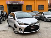 Usata Toyota Yaris Lounge 69 CV (50 kW) 2015 Grigio Utilitaria