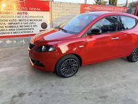 Usado Lancia Ypsilon Gold 69 HP (50 kW) 2023 Vermelho Citadino