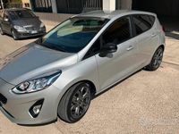 Usado Ford Fiesta 86 HP (63 kW) 2018 Cinzento Citadino