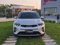 Usata Kia Stonic Style 100 CV (73 kW) 2022 Argento SUV
