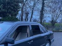 Usata Mercedes 200 109 CV (80 kW) 1989 Argento Berlina