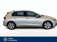 Usata VW Golf VIII Life 110 CV (80 kW) 2024 Grigio / pastello Berlina