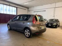 Usata Renault Scénic Dynamique 110 CV (80 kW) 2011 Grigio Monovolume