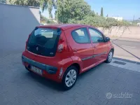 Usata Peugeot 107 54 CV (39 kW) 2010 Rosso Utilitaria