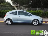 Usata Opel Corsa 75 CV (55 kW) 2009 Blu Utilitaria