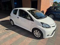 Usata Toyota Aygo Connect Style 68 CV (50 kW) 2013 Bianco Utilitaria