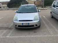 Usata Ford Fiesta 68 CV (50 kW) 2005 Grigio Utilitaria