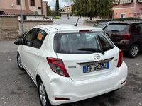 Usata Toyota Yaris 90 CV (66 kW) 2013 Bianco Utilitaria