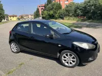 Usata Mazda 2 72 CV (52 kW) 2010 Nero Utilitaria