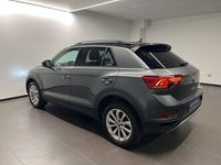 Usata VW T-Roc Life 110 CV (80 kW) 2024 Grigio SUV