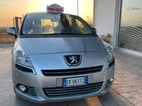 Usata Peugeot 5008 Family 112 CV (82 kW) 2011 Grigio Monovolume