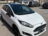 Usata Ford Fiesta 75 CV (55 kW) 2016 Bianco Utilitaria