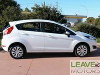 Usata Ford Fiesta 97 CV (71 kW) 2015 Bianco Berlina