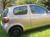 Second-hand Toyota Yaris 75 CP (55 kW) 2003 Gri Hatchback
