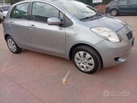 Usata Toyota Yaris 90 CV (66 kW) 2007 Grigio Utilitaria