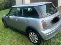 Begagnad Mini ONE 75 HK (55 kW) 2004 Grå Halvkombi