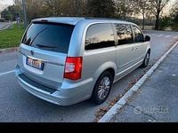 Usata Lancia Voyager 163 CV (119 kW) 2012 Grigio Monovolume