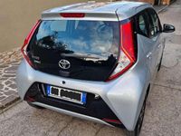 Usata Toyota Aygo Connect Style 72 CV (52 kW) 2022 Argento Utilitaria