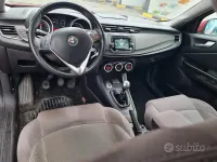 Second-hand Alfa Romeo Giulietta Distinctive 150 CP (110 kW) 2014 Roșu Hatchback