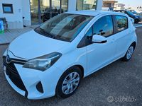 Usata Toyota Yaris Style 89 CV (65 kW) 2015 Bianco Berlina