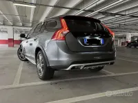 Usata Volvo V60 190 CV (139 kW) 2016 Nero Station wagon