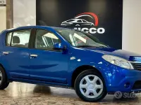 Usata Dacia Sandero Lauréate 75 CV (55 kW) 2009 Blu Berlina