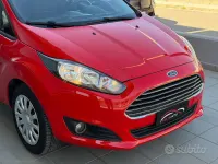 Usata Ford Fiesta 75 CV (55 kW) 2015 Rosso Utilitaria