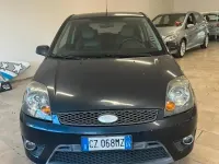 Usata Ford Fiesta S 90 CV (66 kW) 2006 Grigio Utilitaria