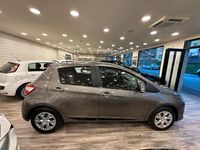 Usata Toyota Yaris Lounge 111 CV (81 kW) 2019 Grigio Berlina