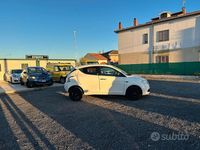 Usata Lancia Ypsilon Gold 85 CV (62 kW) 2015 Bianco Utilitaria