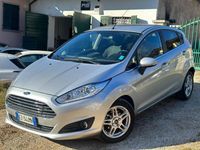 Usata Ford Fiesta 95 CV (69 kW) 2015 Grigio Utilitaria