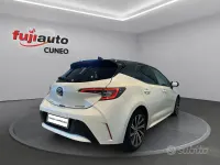 Usata Toyota Corolla Style 122 CV (89 kW) 2020 Pearl white & black met Berlina